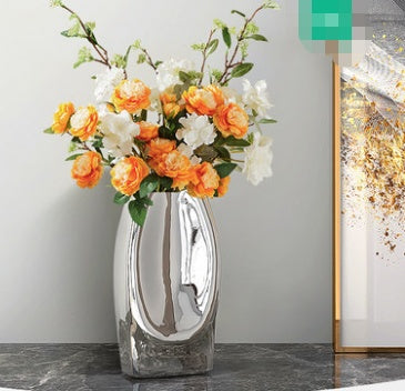 Elegant Silver Vase - Modern Metallic Home Decoration for Flowers